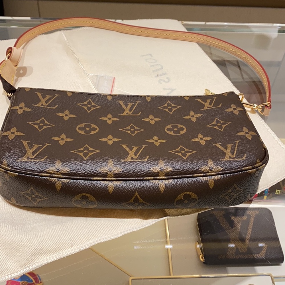 BRAND NEW ** LV MINI POCHETTE SOLD